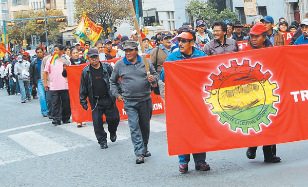 Bolivia-fabrilesalahuelga-mayo2010