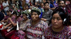 Mujeres indígenas ixil, víctimas de crímenes durante la dictadura, durante el juicio a Ríos Montt (Efe)